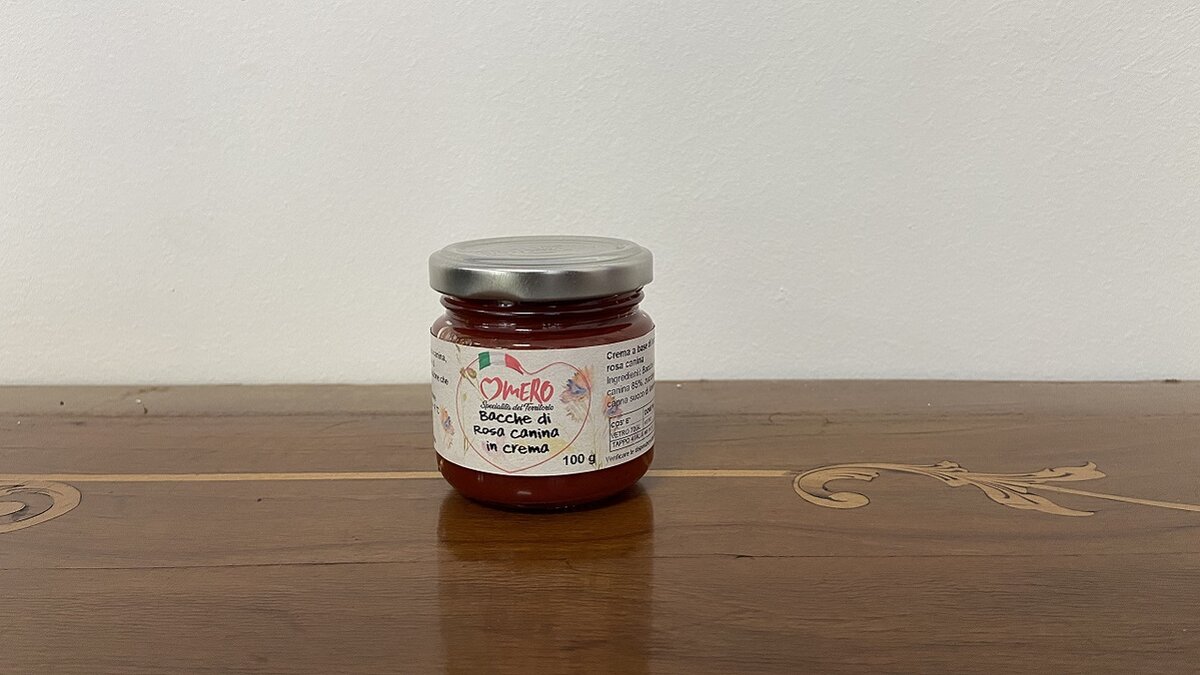 Fotografia: bacche di rosa canina in crema
