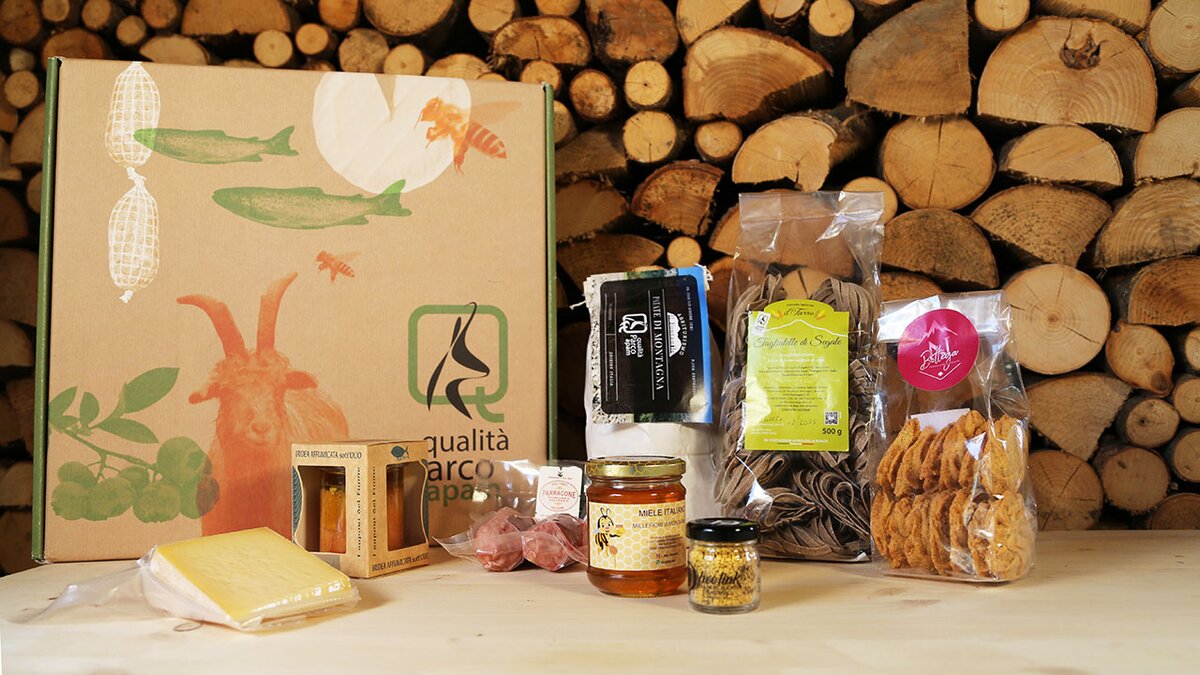 Nella fotografia, alcuni prodotti del pacco Ermellino.