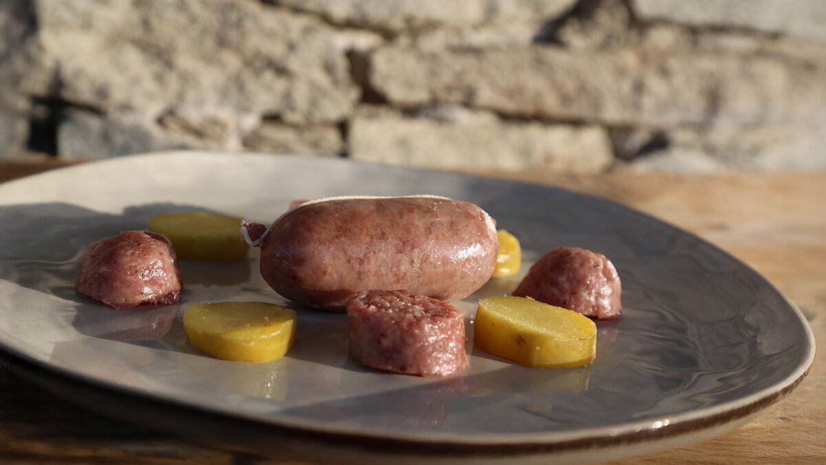 La fotografia mostra un cotechino. Fine della descrizione.